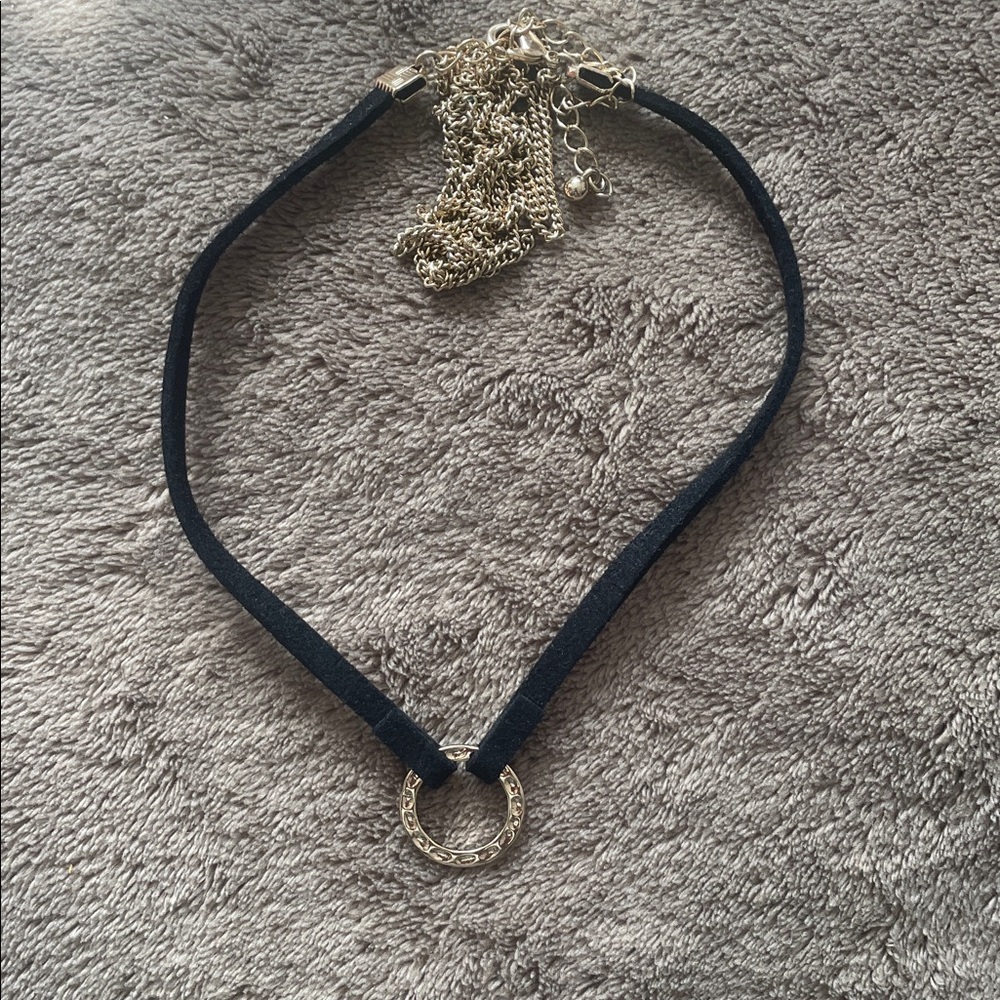 Gold and Black Necklace with Pendant - Picture 4 of 6